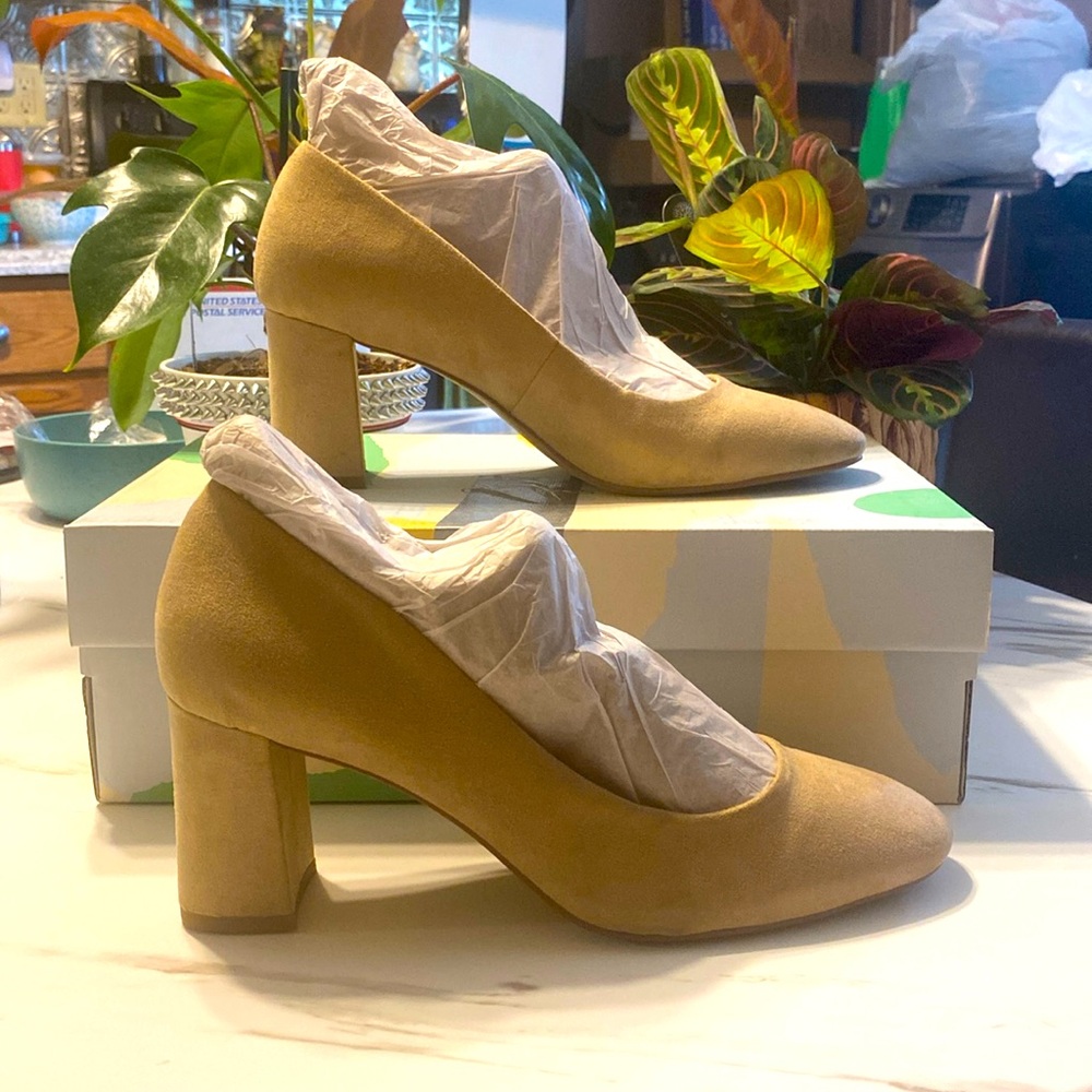 Kelly & Katie pumps